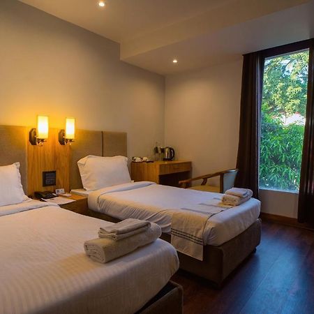 Emerald Hotel Āīzawl エクステリア 写真