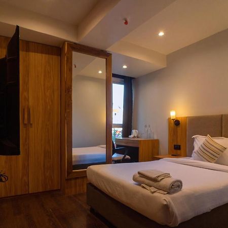 Emerald Hotel Āīzawl エクステリア 写真