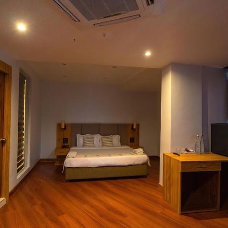 Emerald Hotel Āīzawl エクステリア 写真