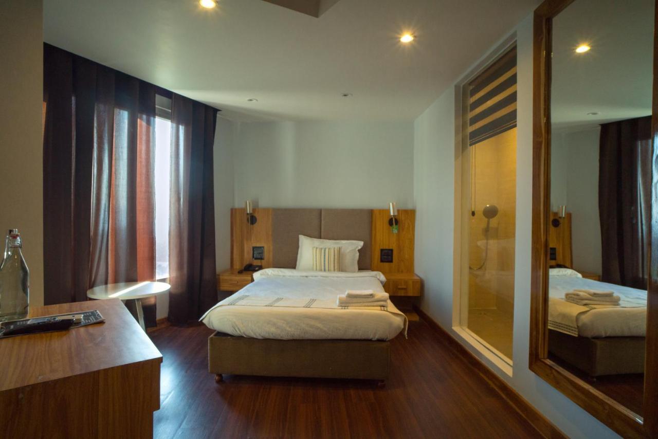 Emerald Hotel Āīzawl エクステリア 写真