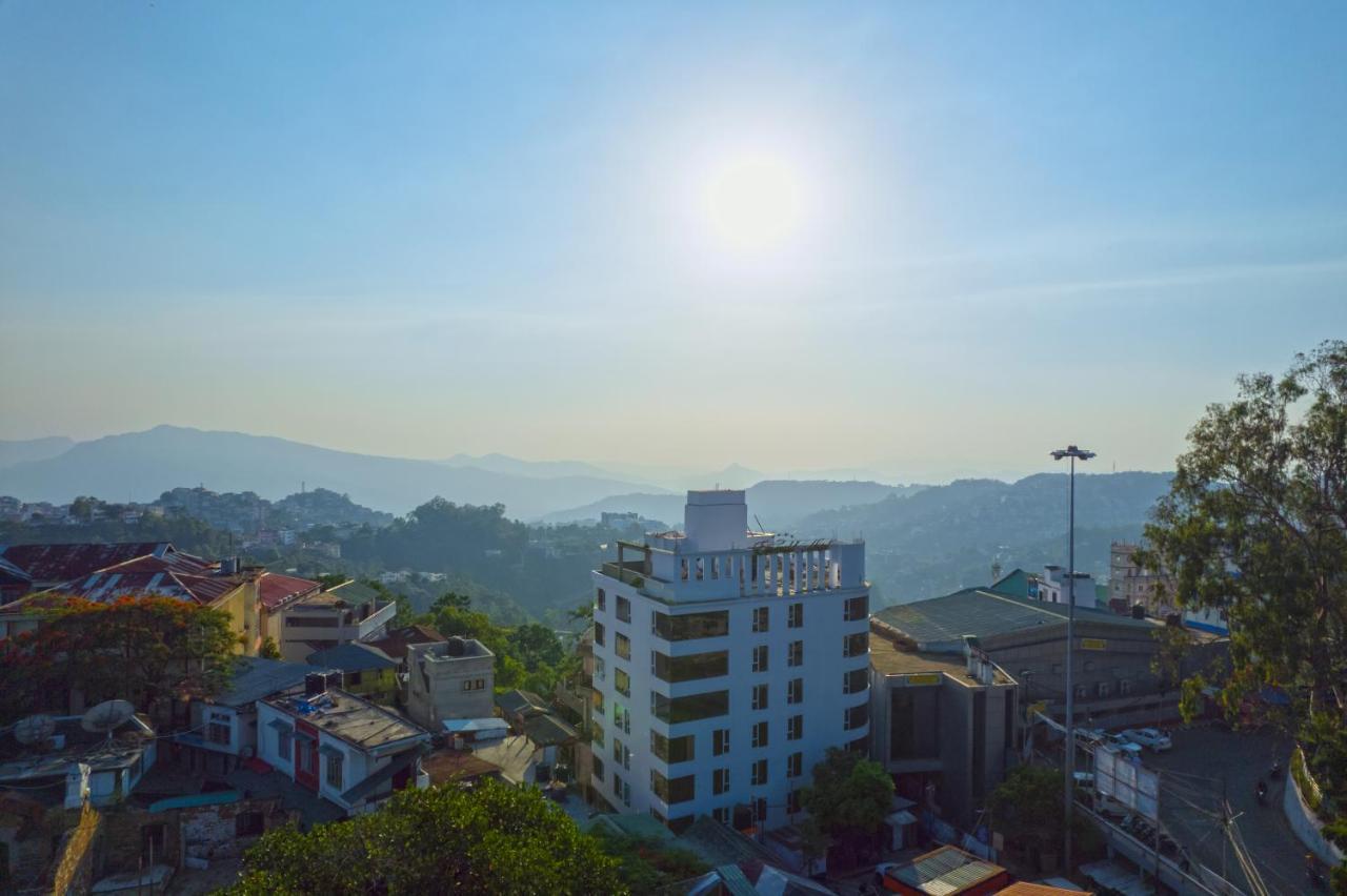 Emerald Hotel Āīzawl エクステリア 写真