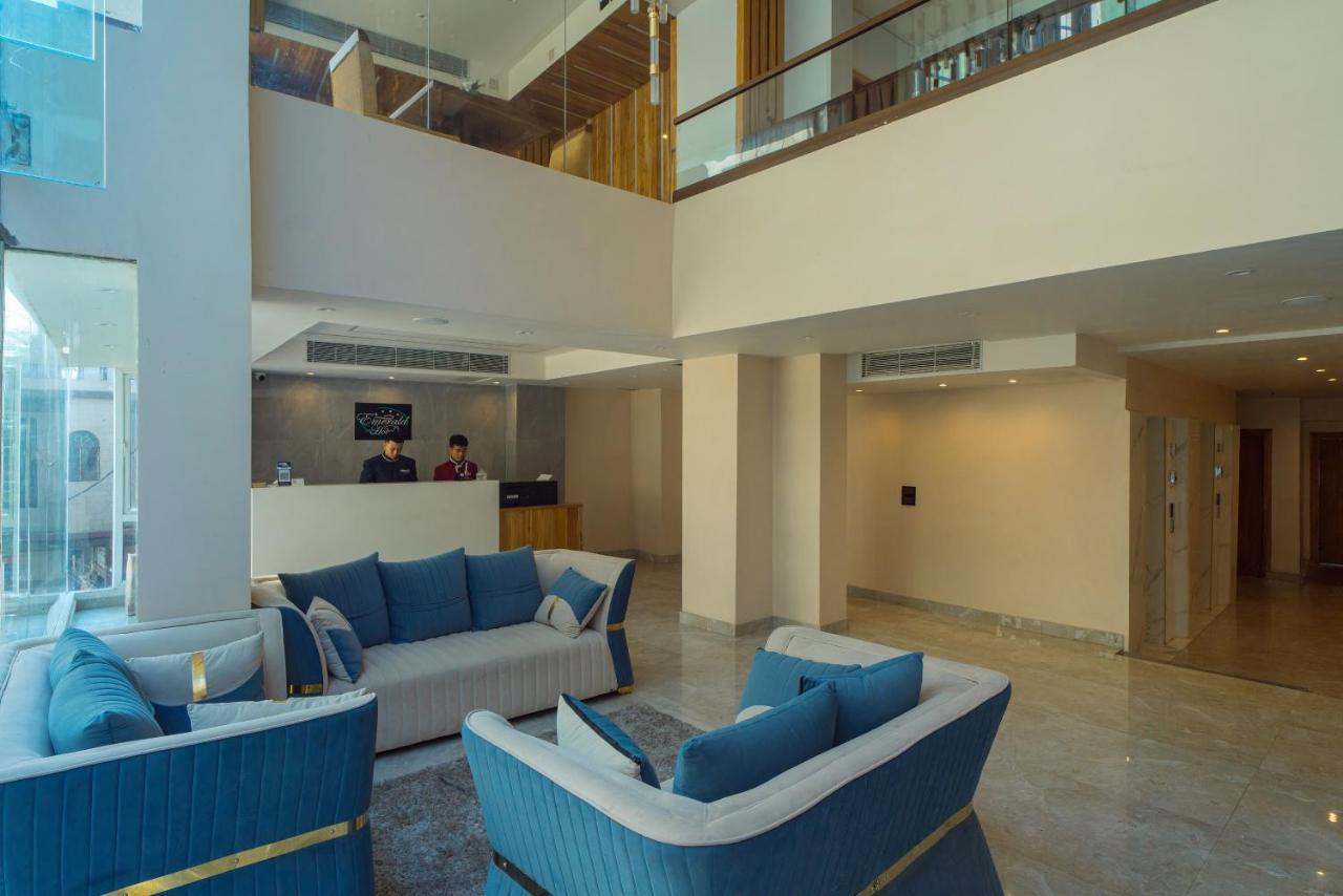 Emerald Hotel Āīzawl エクステリア 写真