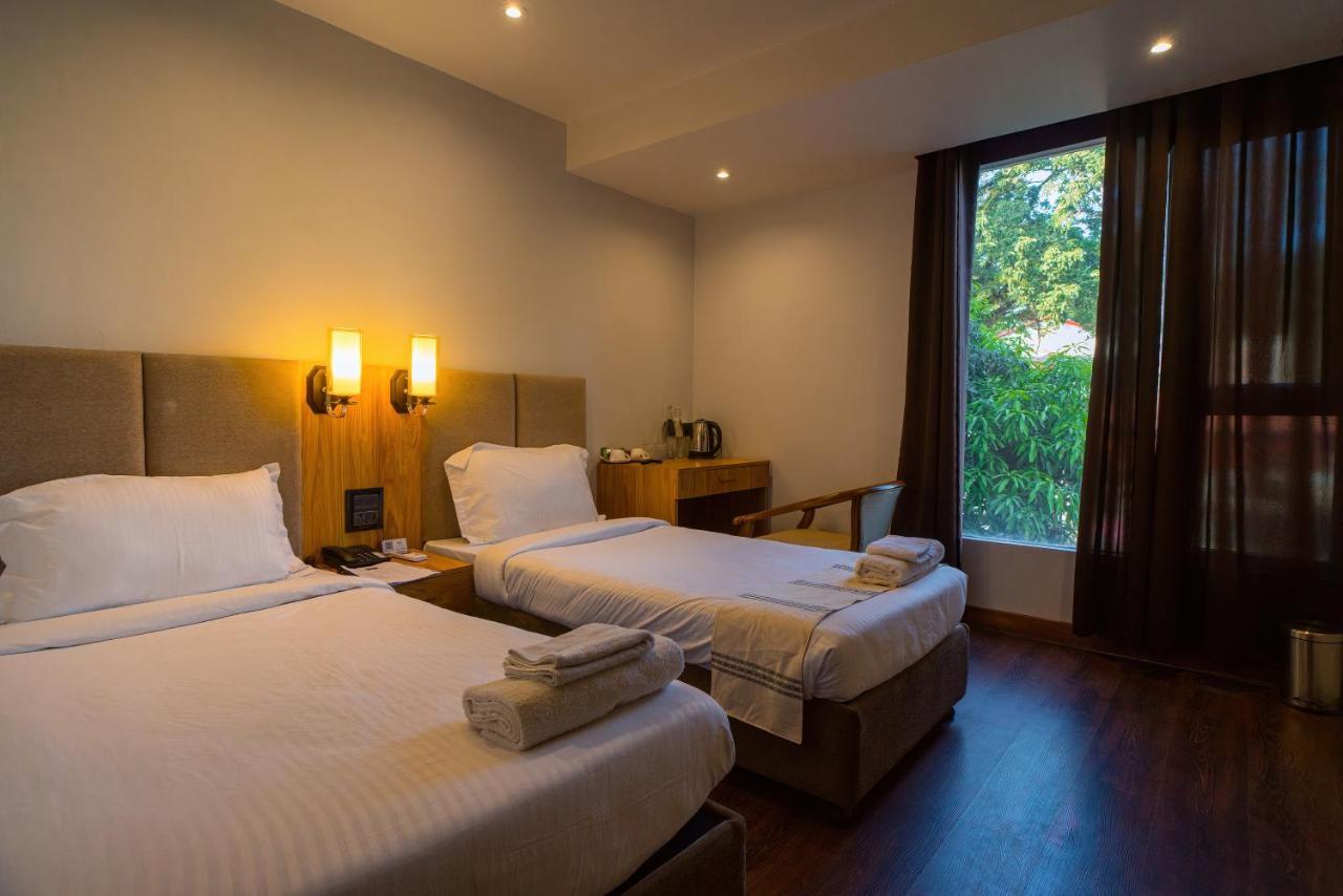 Emerald Hotel Āīzawl エクステリア 写真