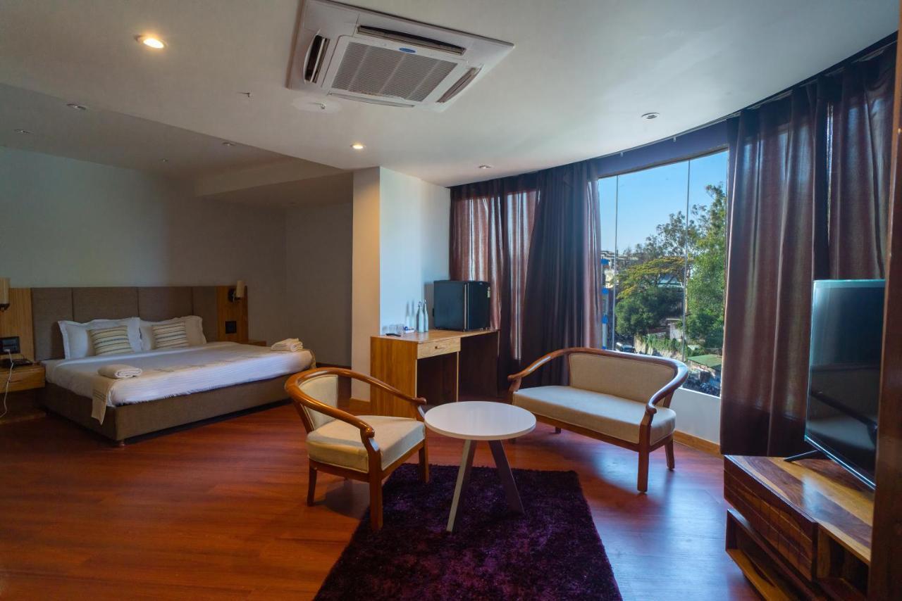 Emerald Hotel Āīzawl エクステリア 写真